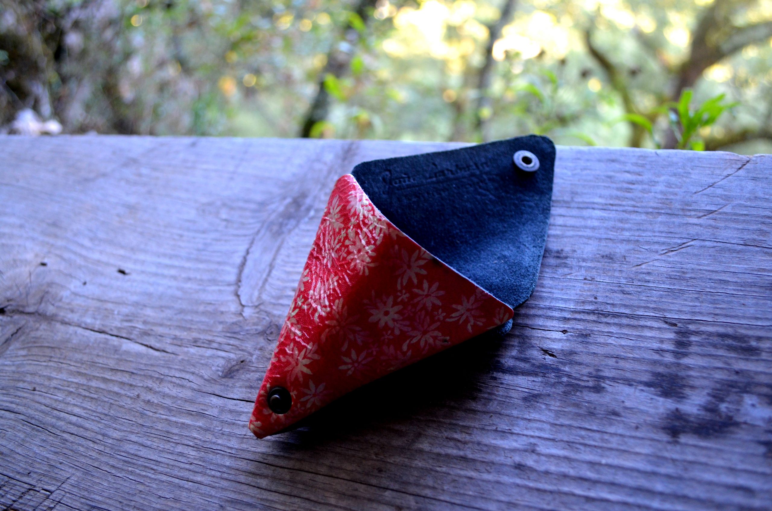 Chamuça Red Flowers by J.B